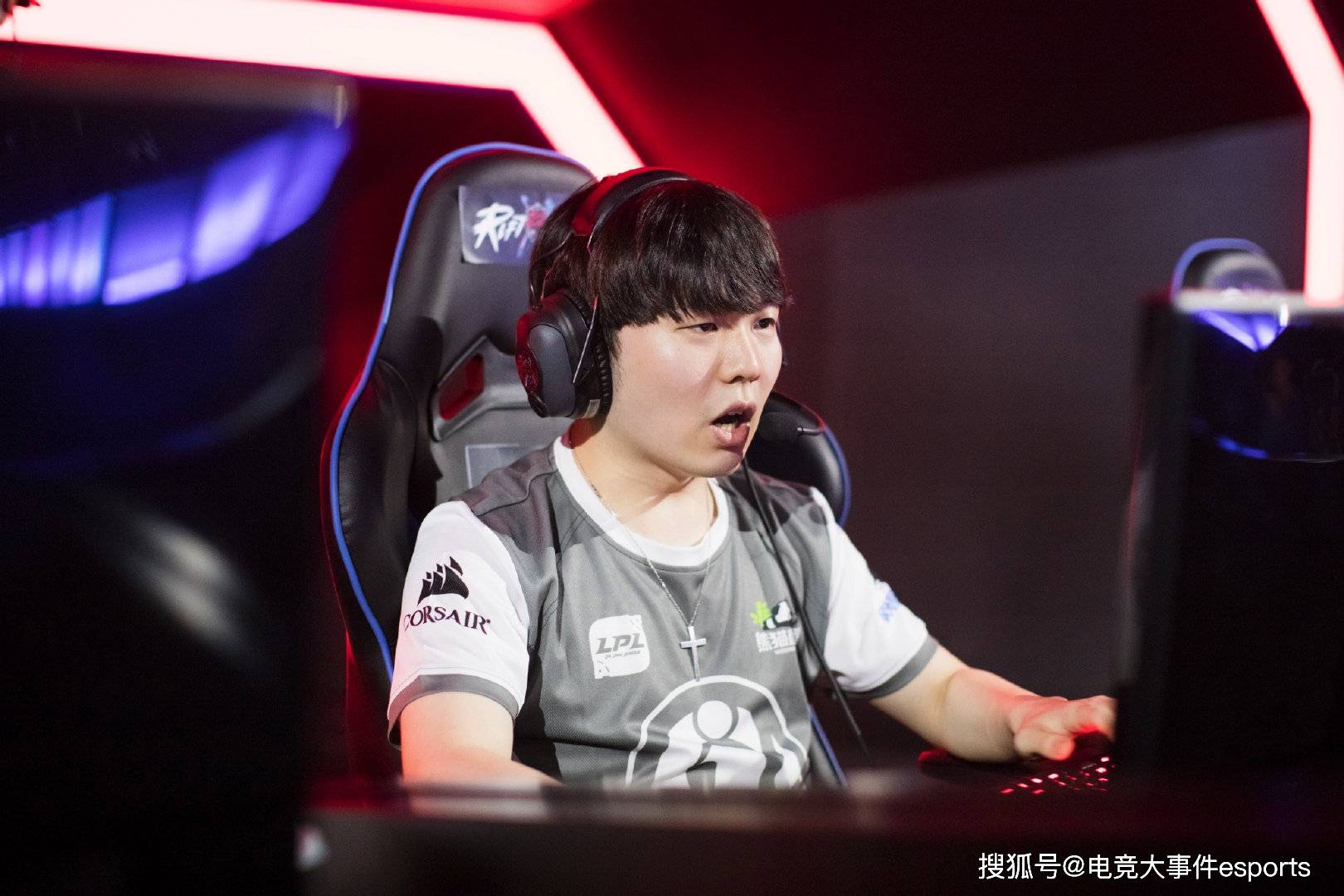 包含IG前途光明！，Rookie新星反败为胜表现突出上演精彩一战的词条九游游戏平台app下载