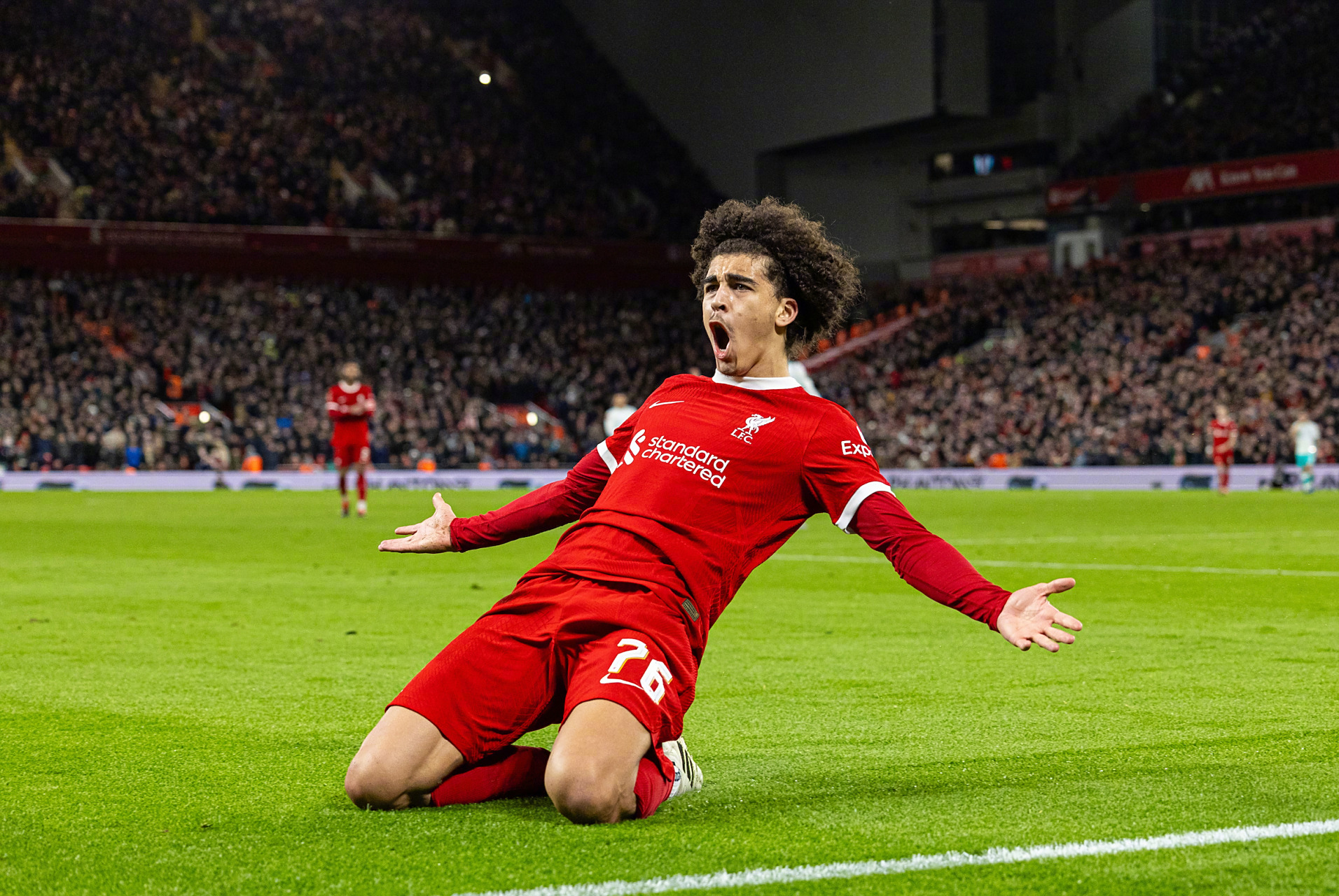  今晚足总杯焦点战，多伦多猛龙完成迎来里程碑，球迷炸锅，赛程密集仍需轮换