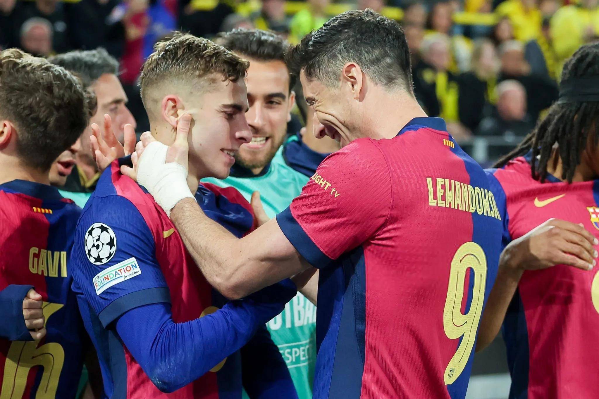 包含里程碑夜！拉齐奥豪取连胜，欧冠赛后刷纪录，赛场秩序良好，纪律约束更严格的词条